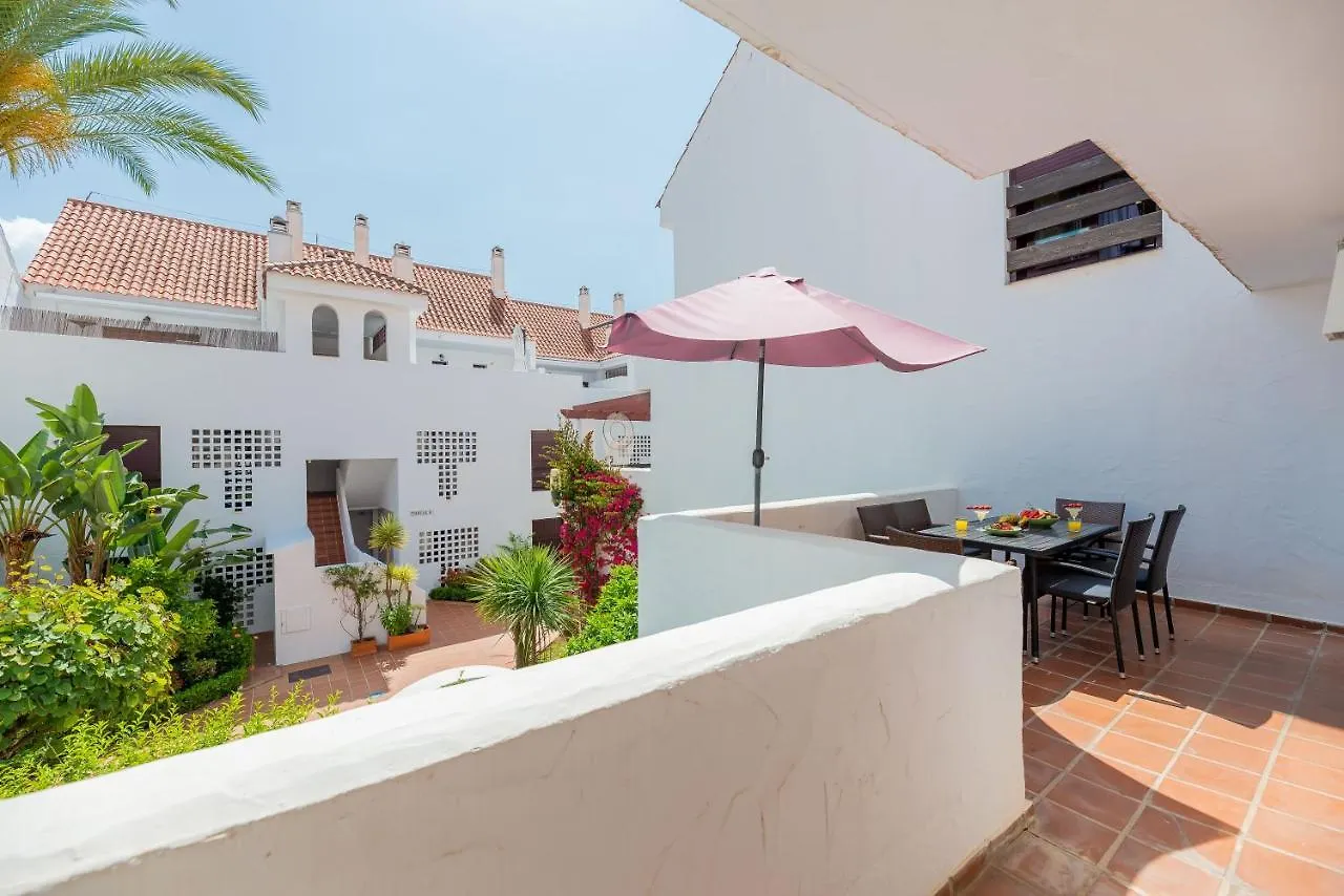 Tranquil 2 Bdrm Peaceful Apt W/ 2 Pools Marbella Apartment