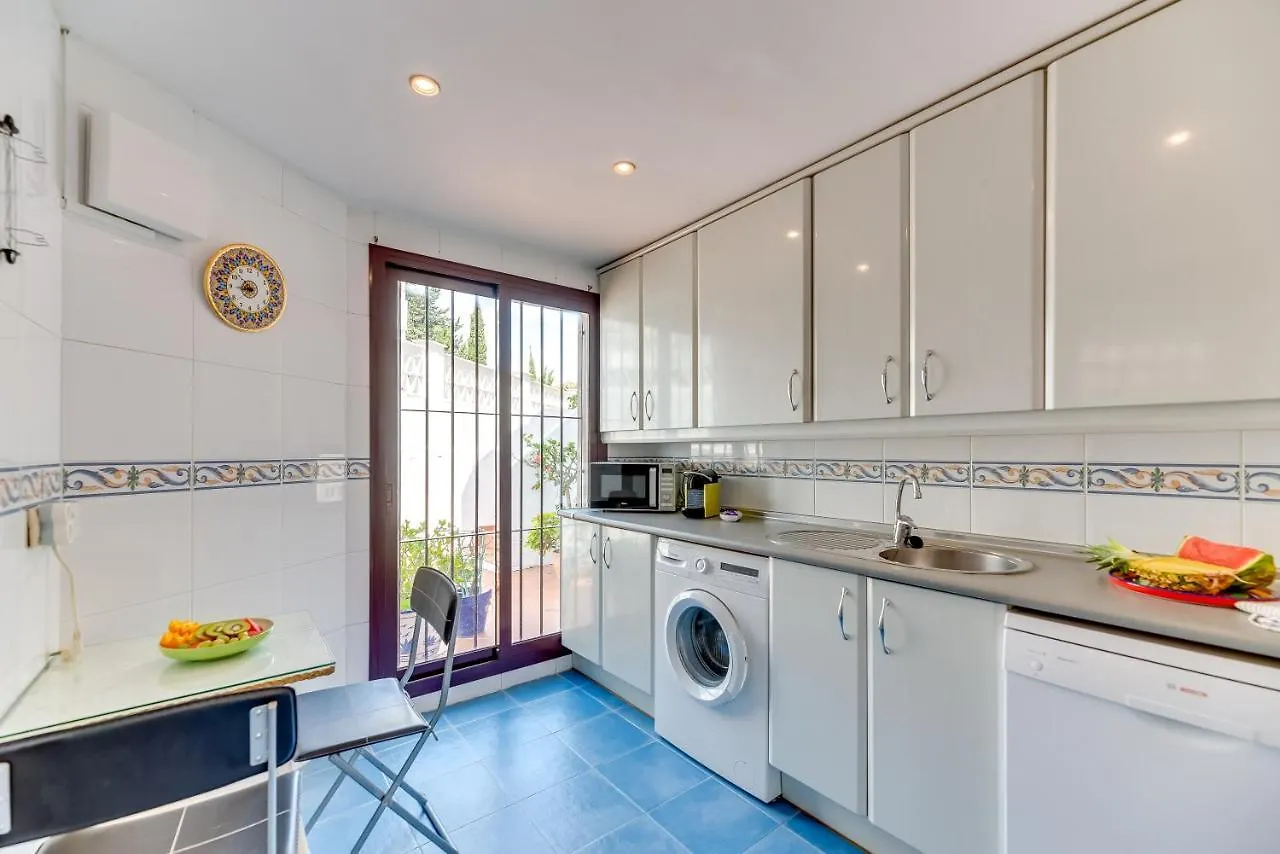 Tranquil 2 Bdrm Peaceful Apt W/ 2 Pools Marbella Apartment