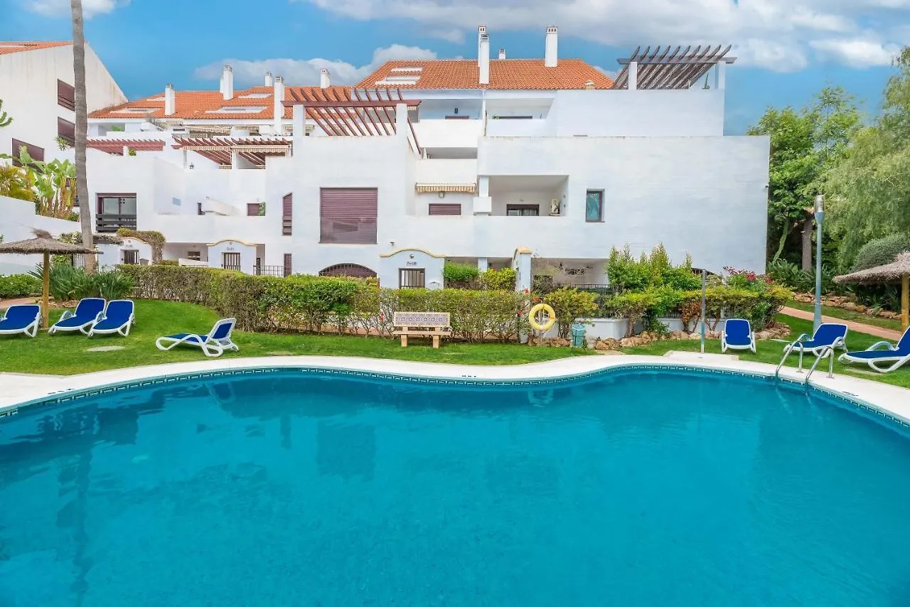Tranquil 2 Bdrm Peaceful Apt W/ 2 Pools Marbella Apartment