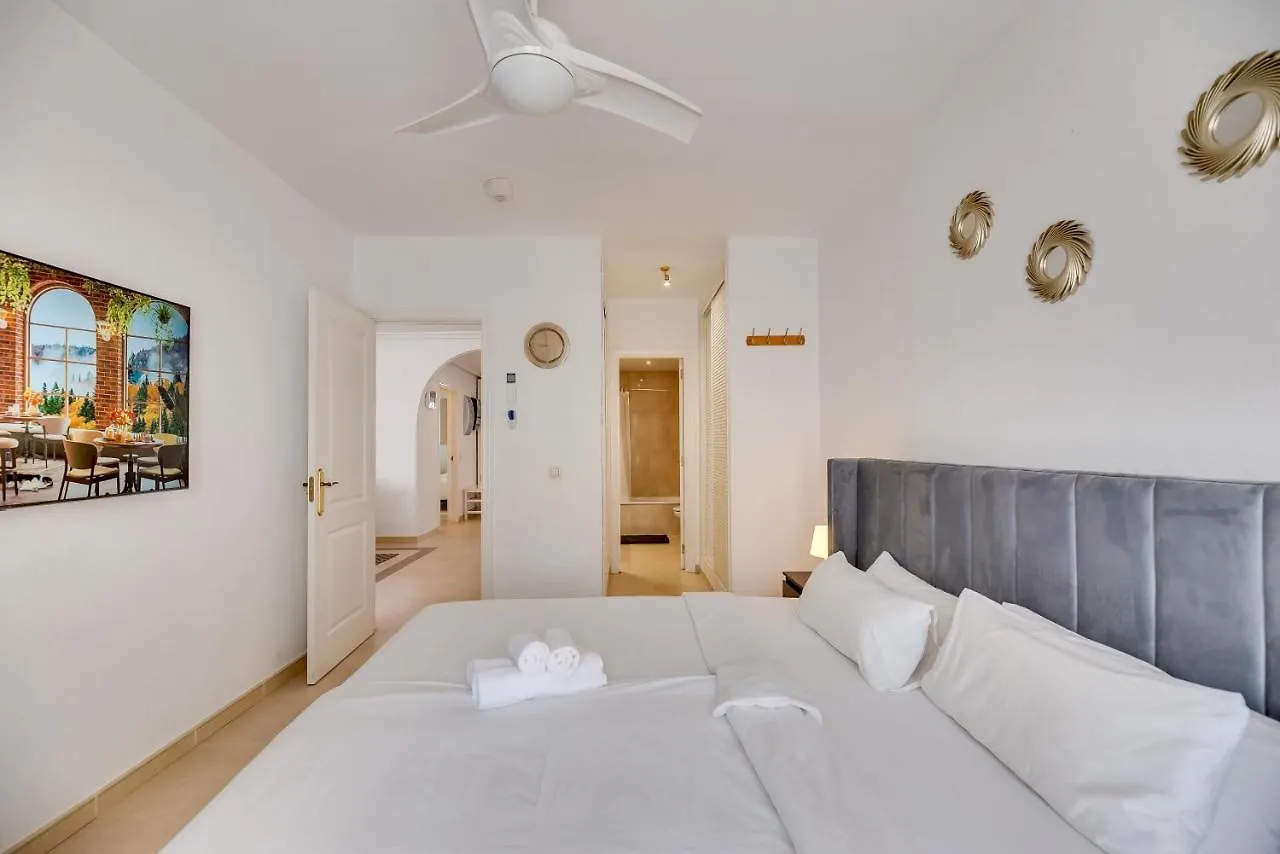 Tranquil 2 Bdrm Peaceful Apt W/ 2 Pools Marbella Apartment